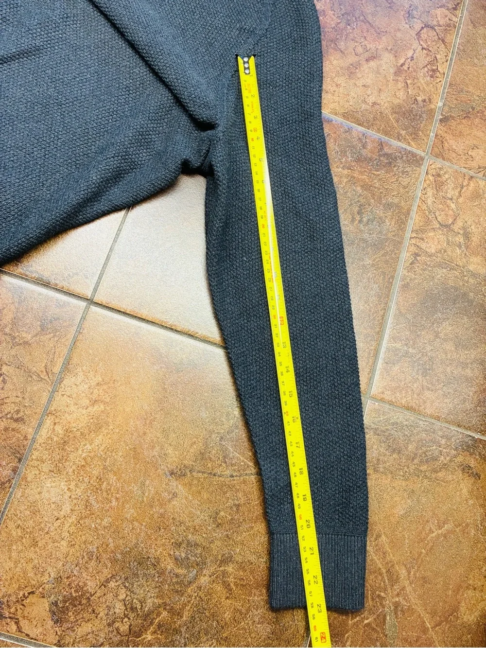 lululemon athletica Men's Green Crewneck Sweater - Picture 5 of 5